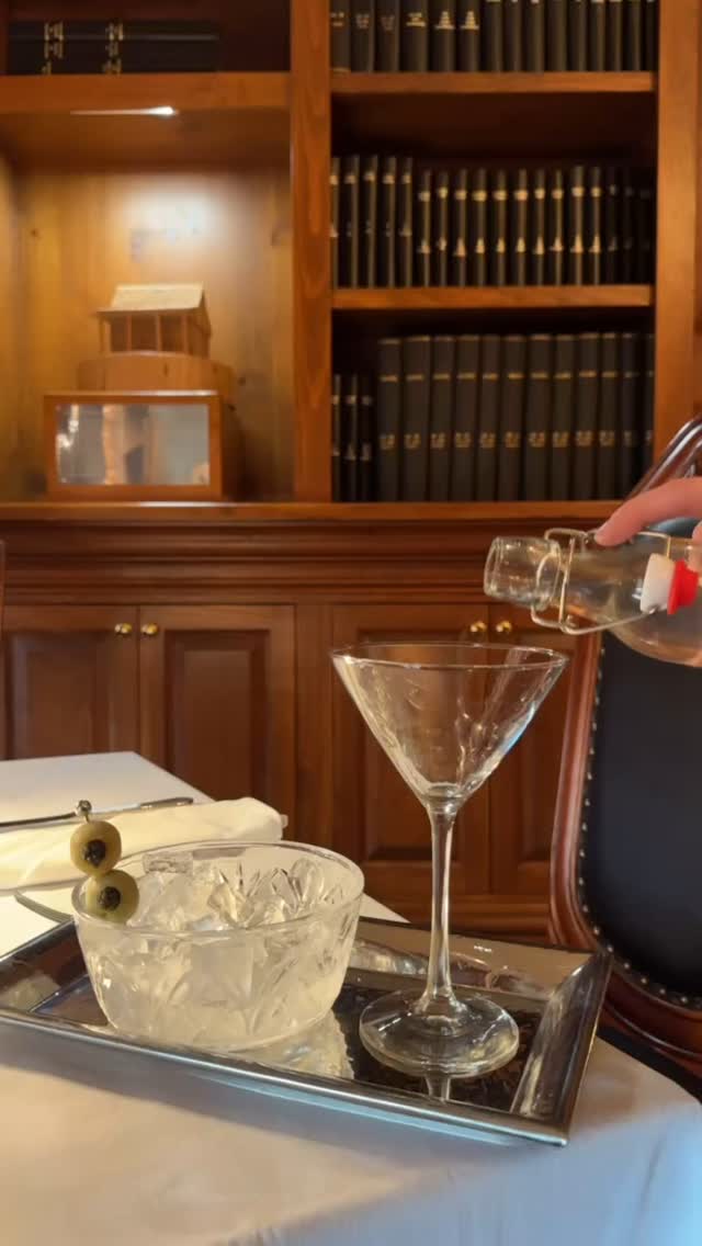 Start the weekend with a caviar olive martini🫒🍸 
#theoldefarm #oldefarmexperience