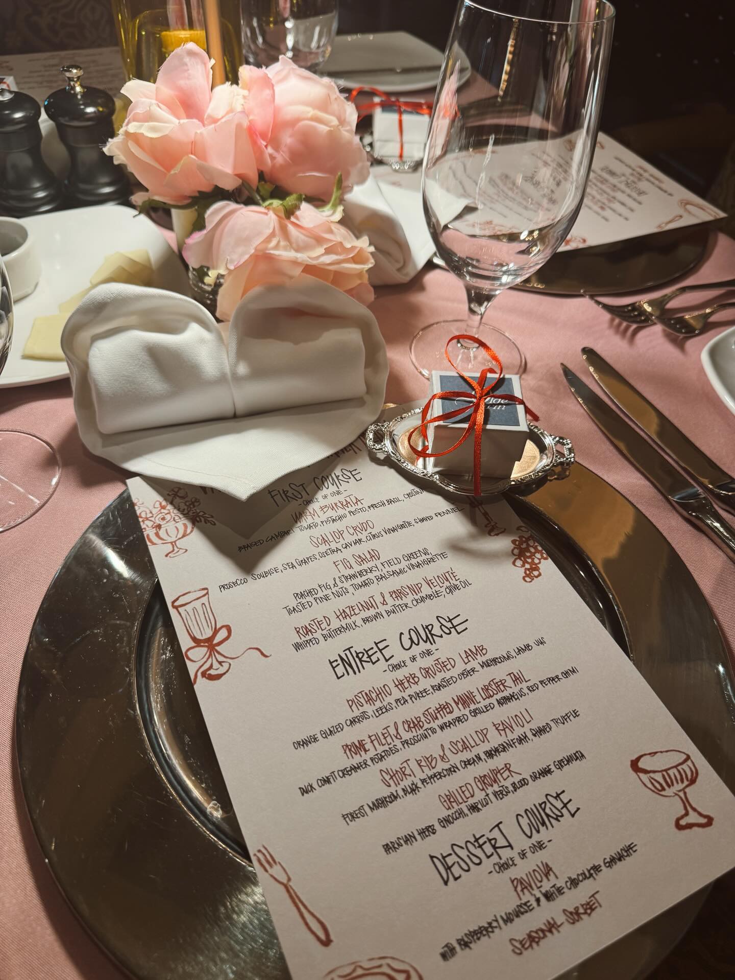 The tables are set and love is in the air 💕 Wishing everyone a very Happy Valentine’s Day!
